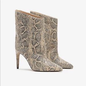 NWT Express Snakeskin Textured Assymetrical Heels Ankle Booties Sz 7 & Sz 8